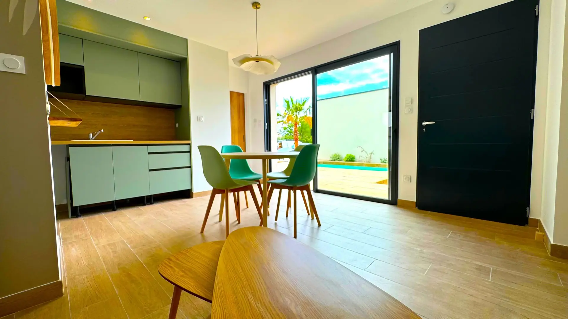 Daya Lodge - Lodge nature_L'Isle-sur-la-Sorgue coin cuisine repas