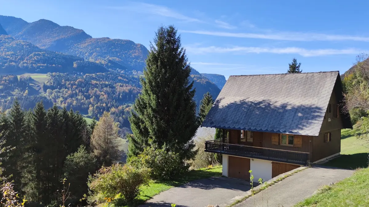 Le chalet et son terrain