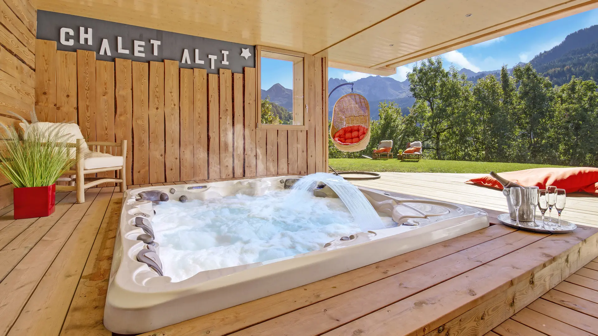 Jacuzzi couvert/Covered jacuzzi-Chalet Altaï-Le Grand-Bornand