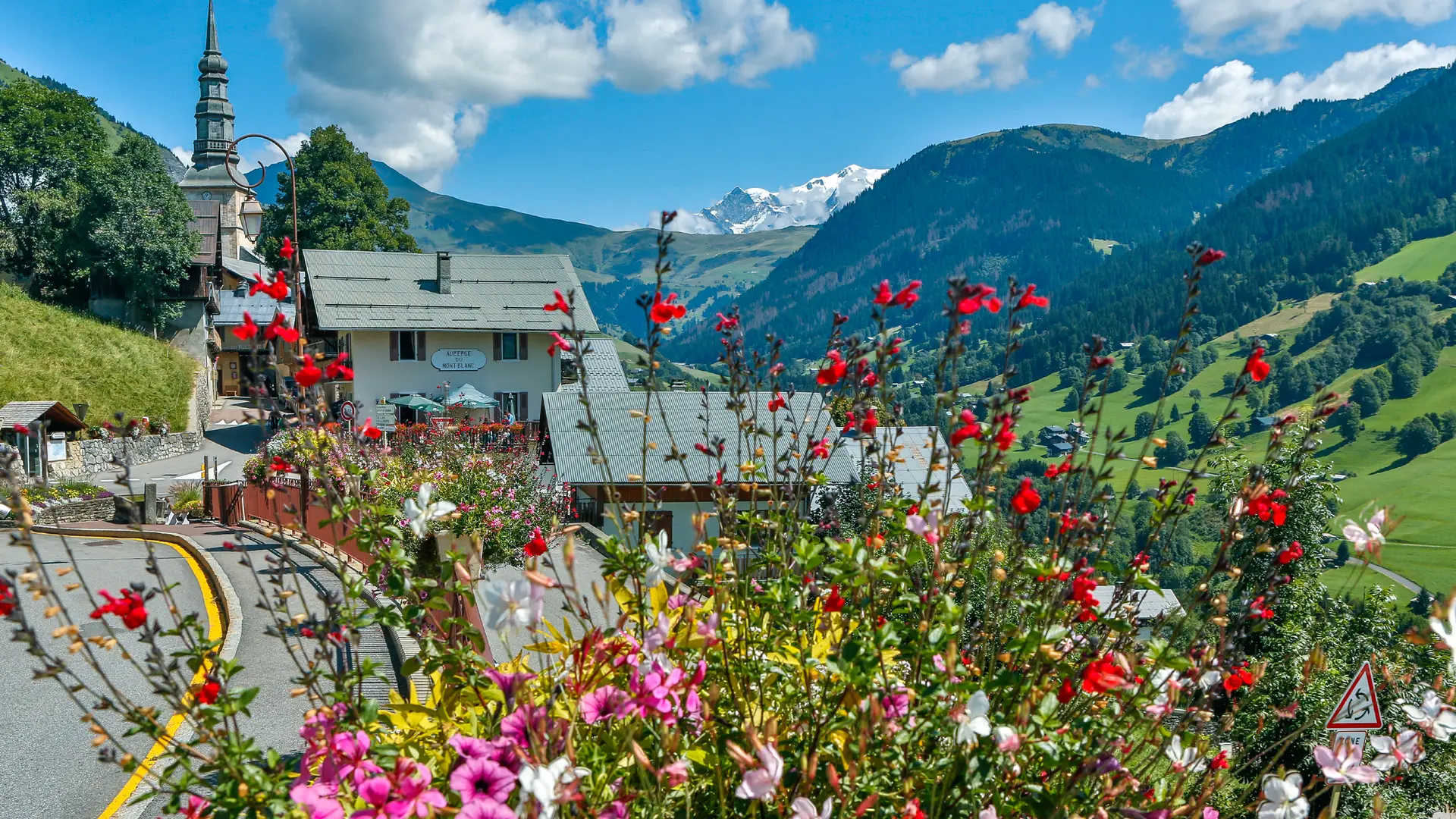 Hauteluce village fleuri