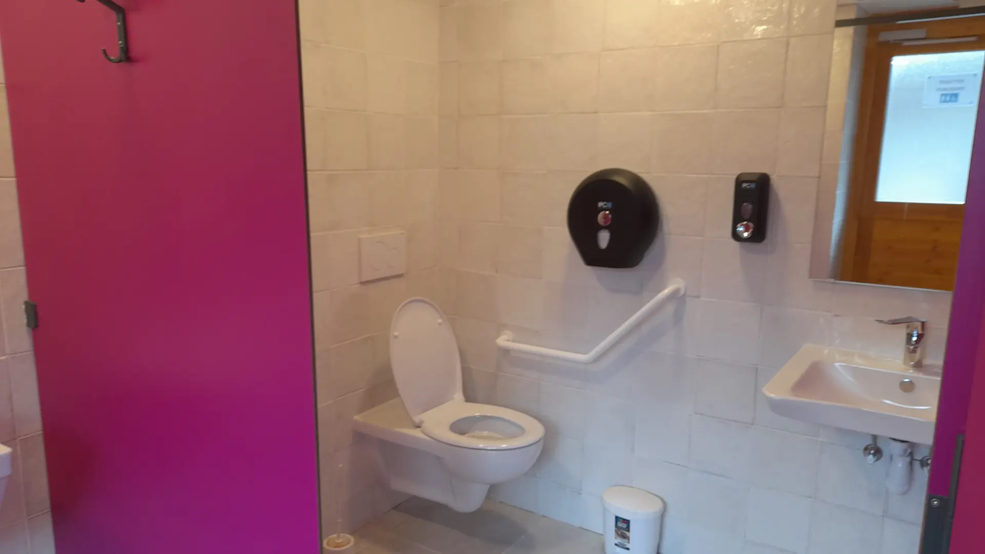 Toilettes adaptées PMR