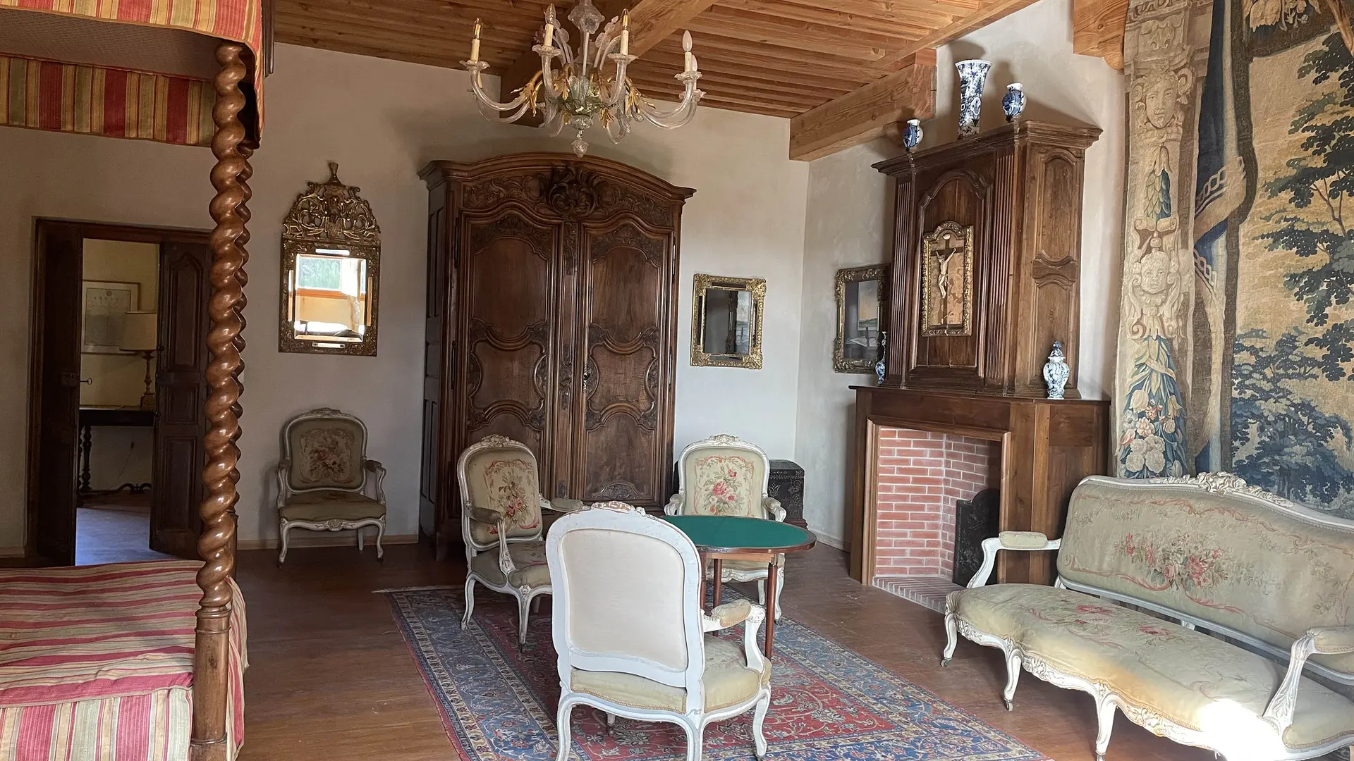 Grande chambre (chambre d'amis) et son espace détente