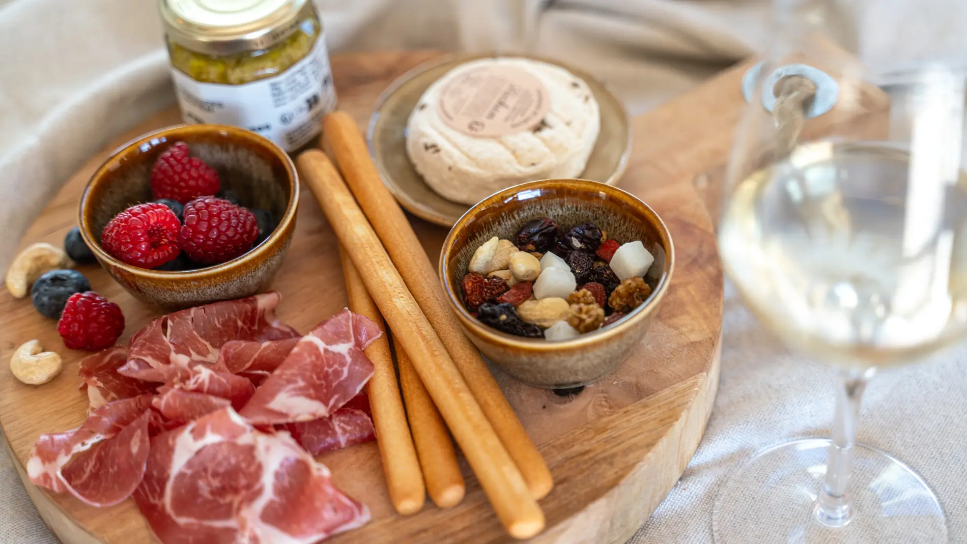 Introduction à l'Oenologie dégustation vins et planche gourmande aux Terrasses d'Adrien_Sannes