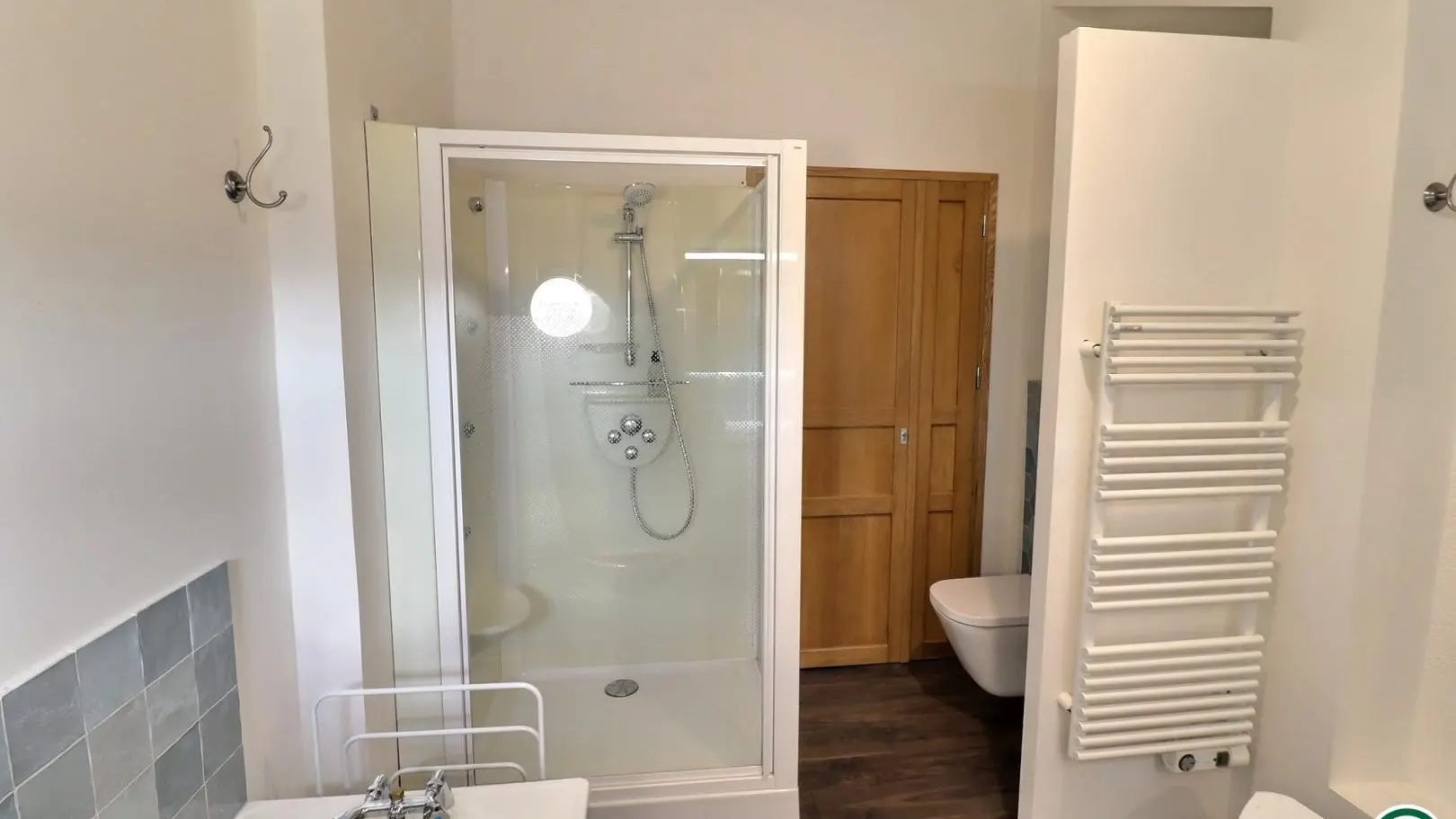 salle d'eau/wc privative à la chambre PROVENCE : douche, baignoire, wc