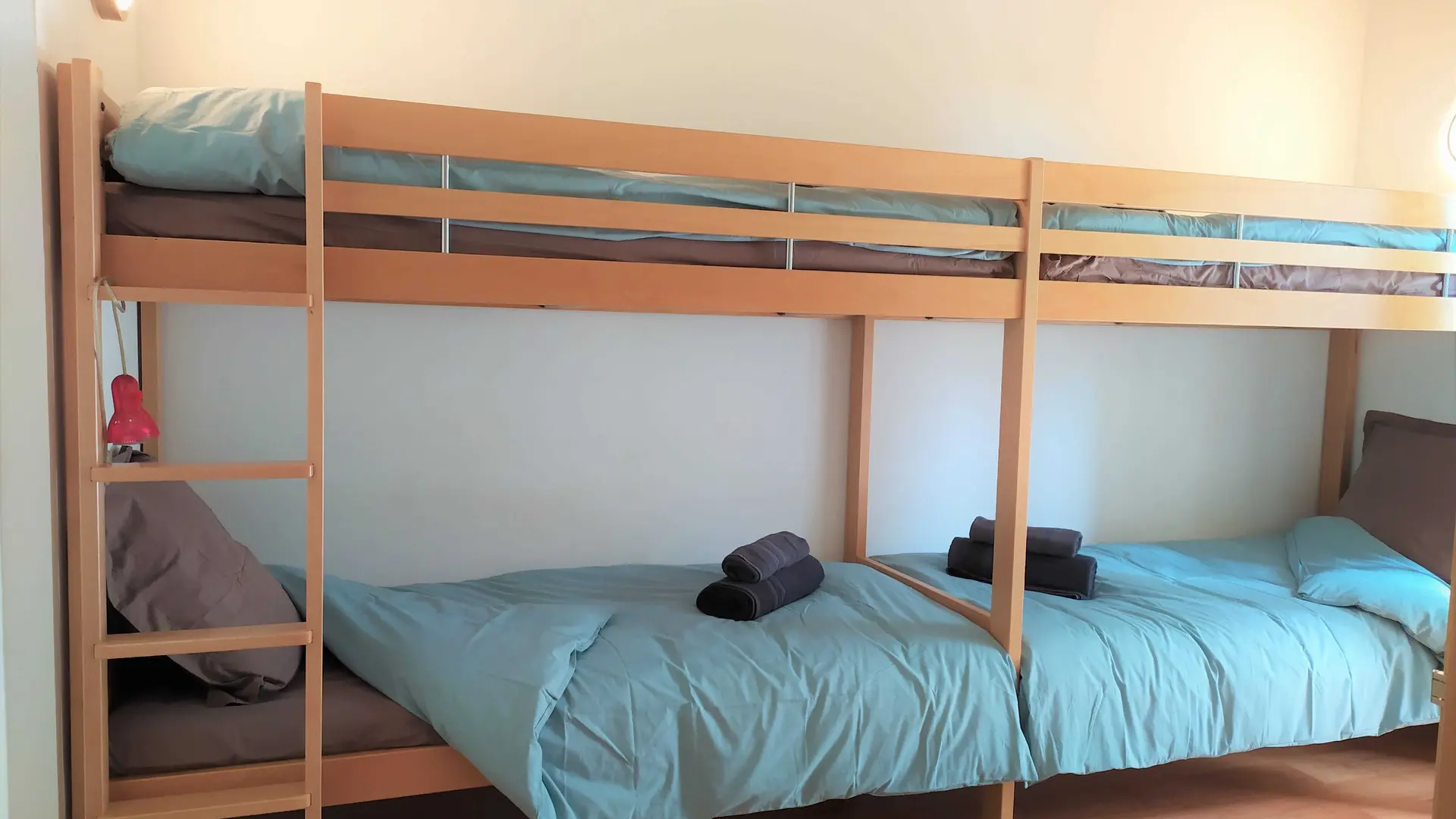 L'Ourméou-chambre 2 x 2 lits superposés-Coursegoules-Gites de France Alpes-Maritimes