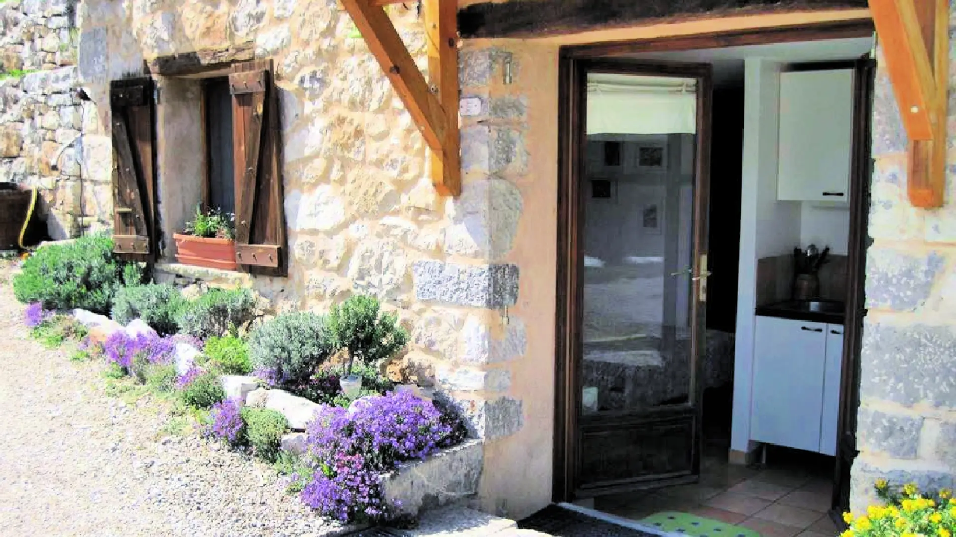 La porte d'entrée du studio.