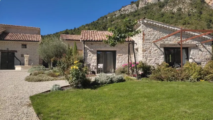 Sous les Roches - Gîte Le Cochonnier