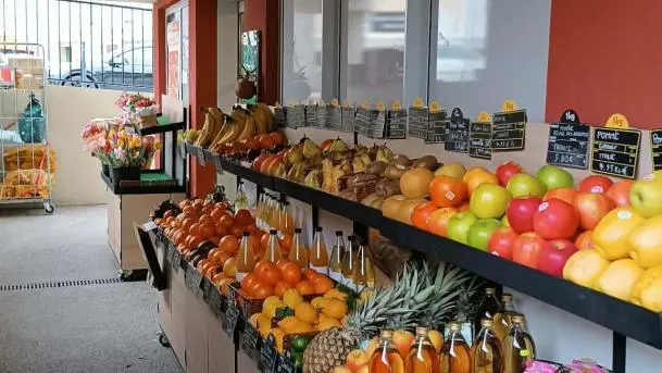 Nouveau : supérette casino.
Légumes et pain proposés