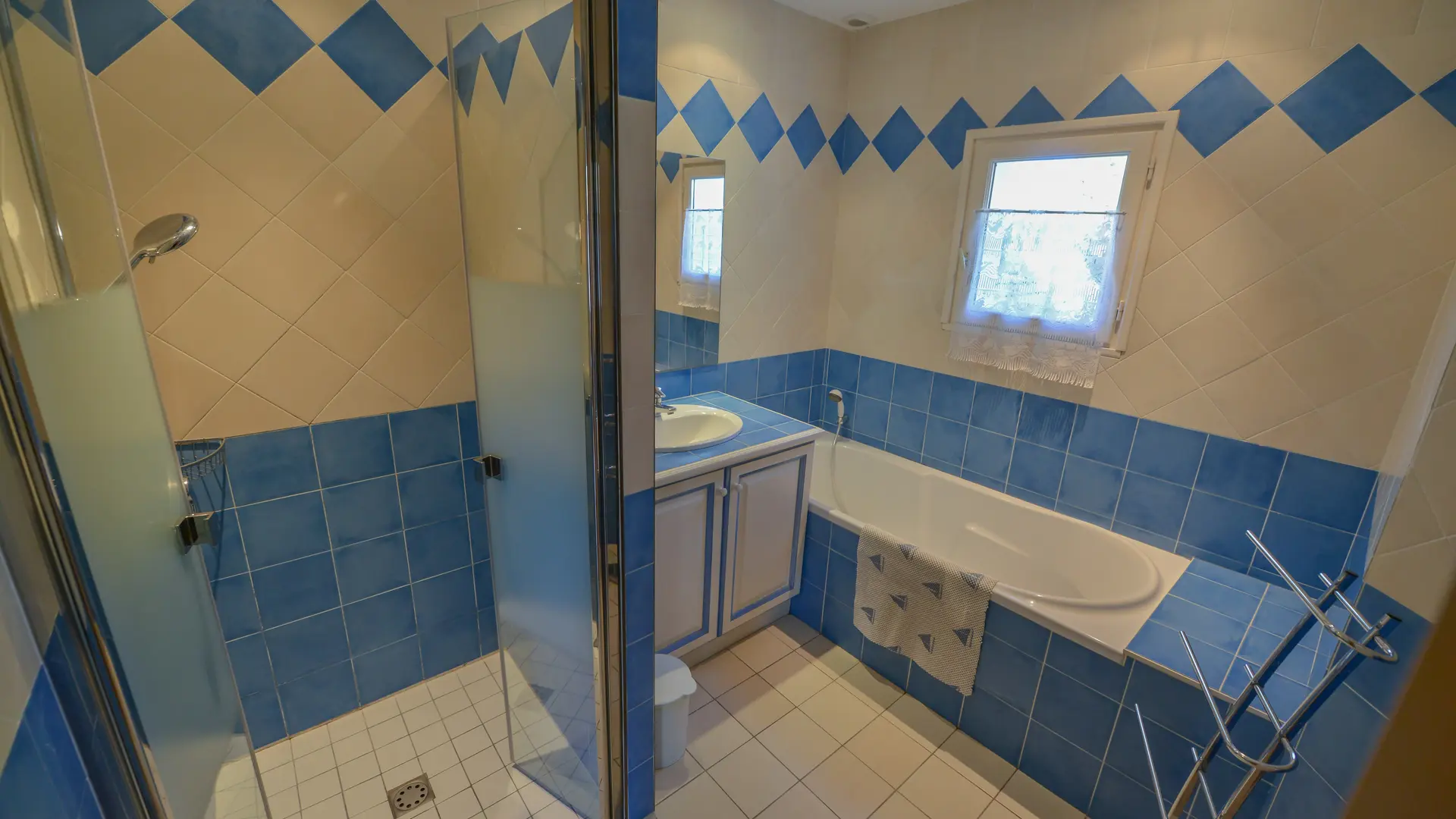 salle de bains et douche