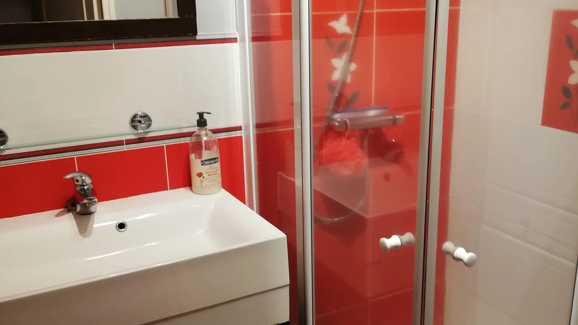 salle de bains chambre verte