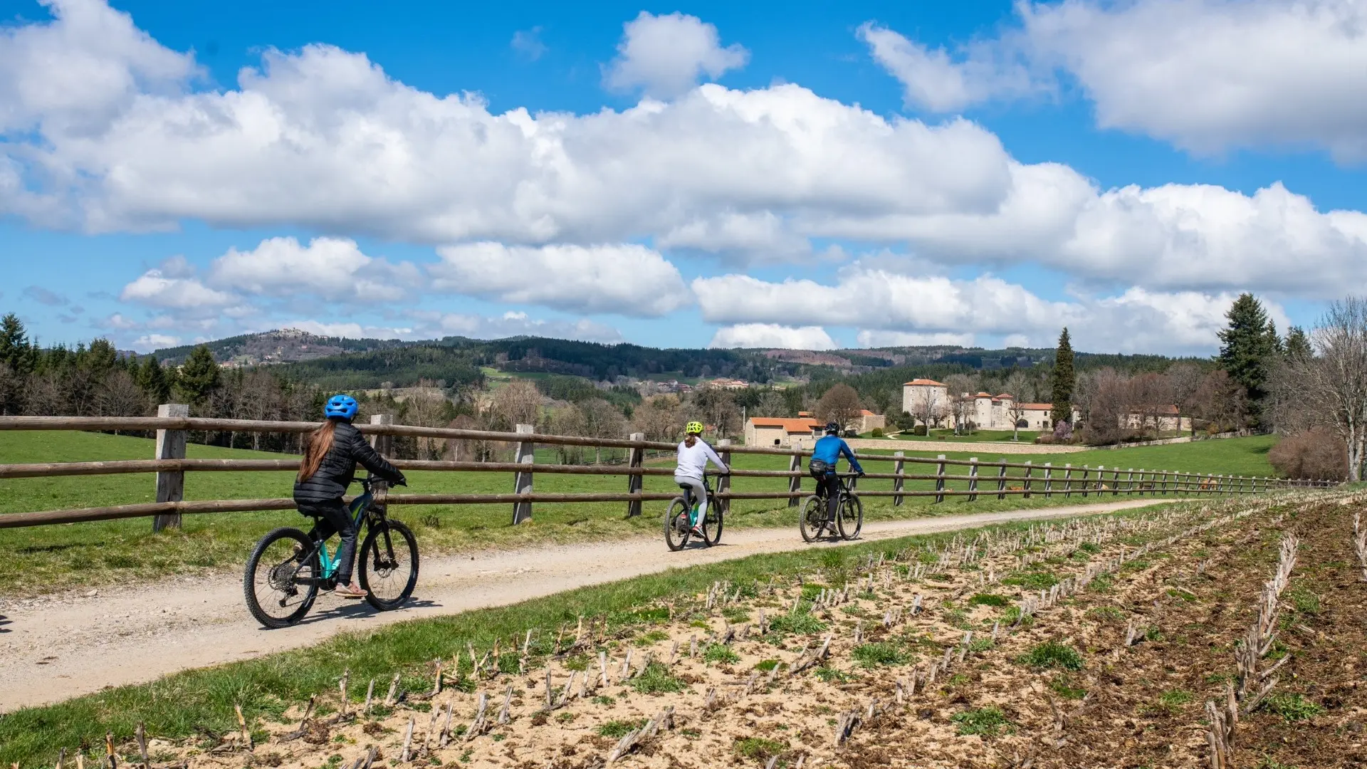REVE BIKE - Matteo DUBILLOT - Location de VTT et VTTAE - Estivareilles 42380