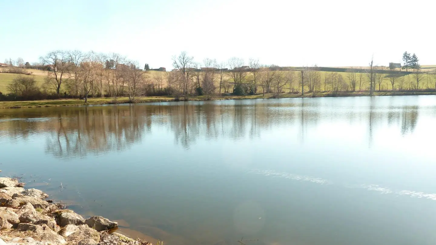 Plan d'eau de Villeneuve à Saint-Bonnet-le-Château