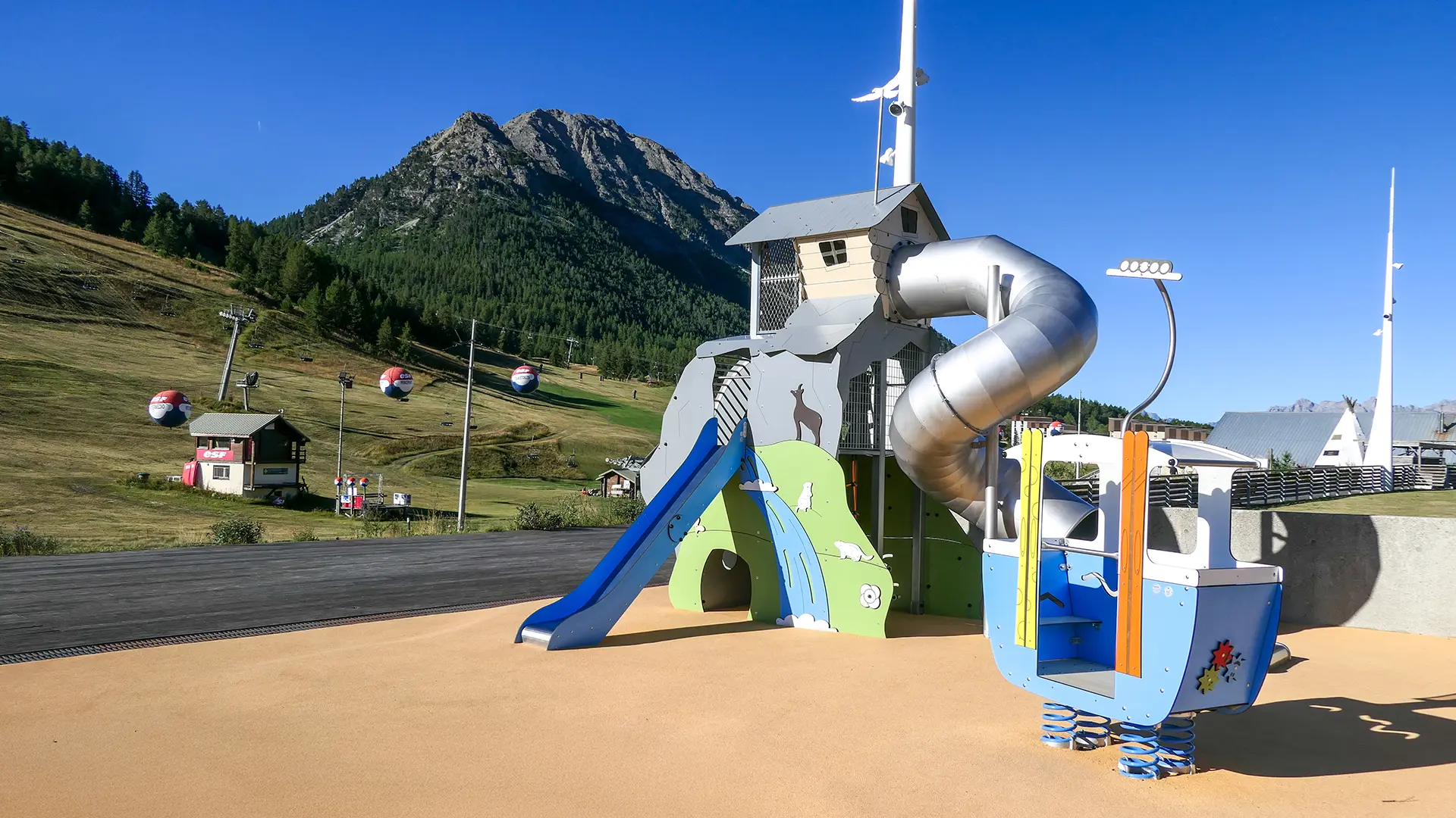 Aire de jeux - Place des Escartons