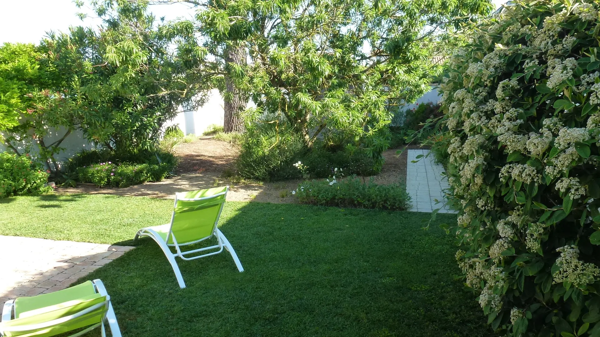 Relaxation area on the north side