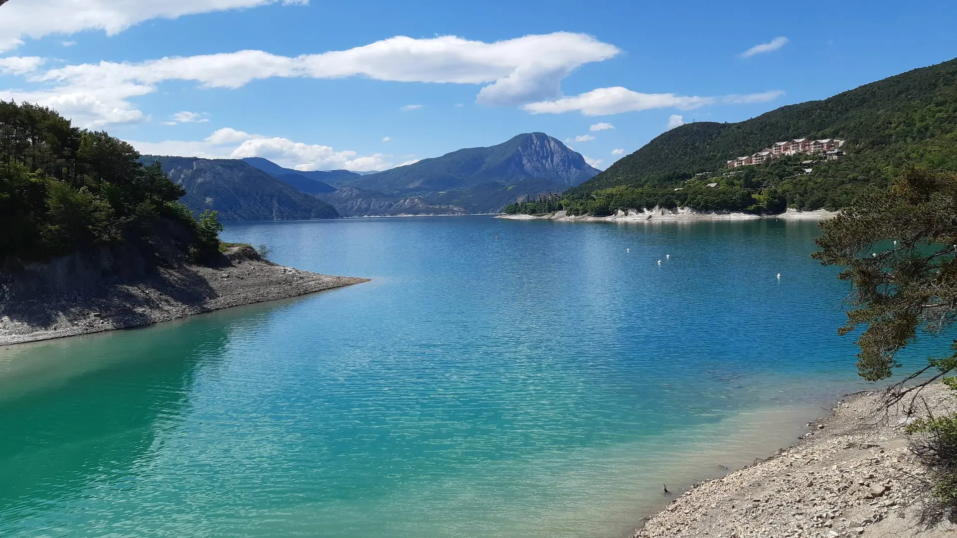 Les eaux turquoises de la baie