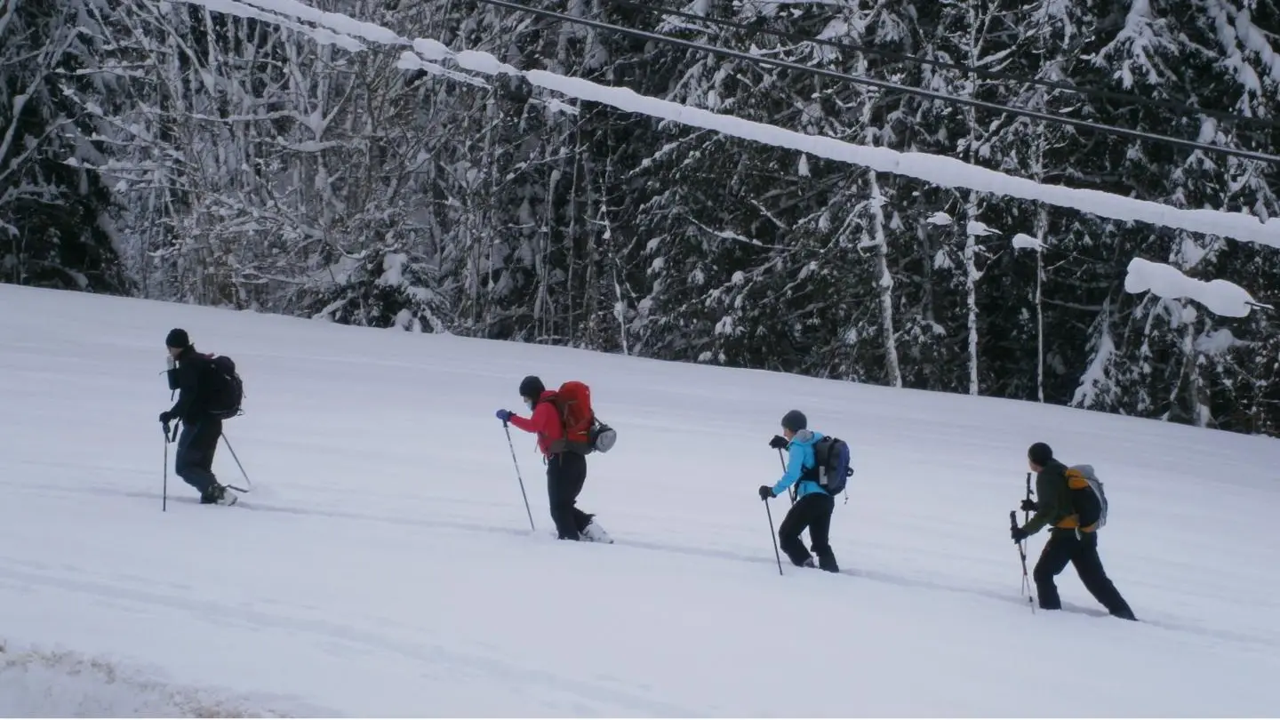 Randonneurs devant le chalet