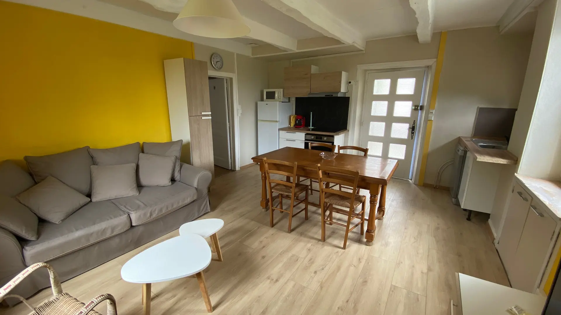 vue d'ensemble pièce de vie