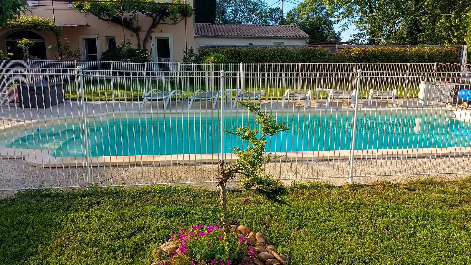 Gîte Mas des Roumaises_Le Thor piscine clôturée