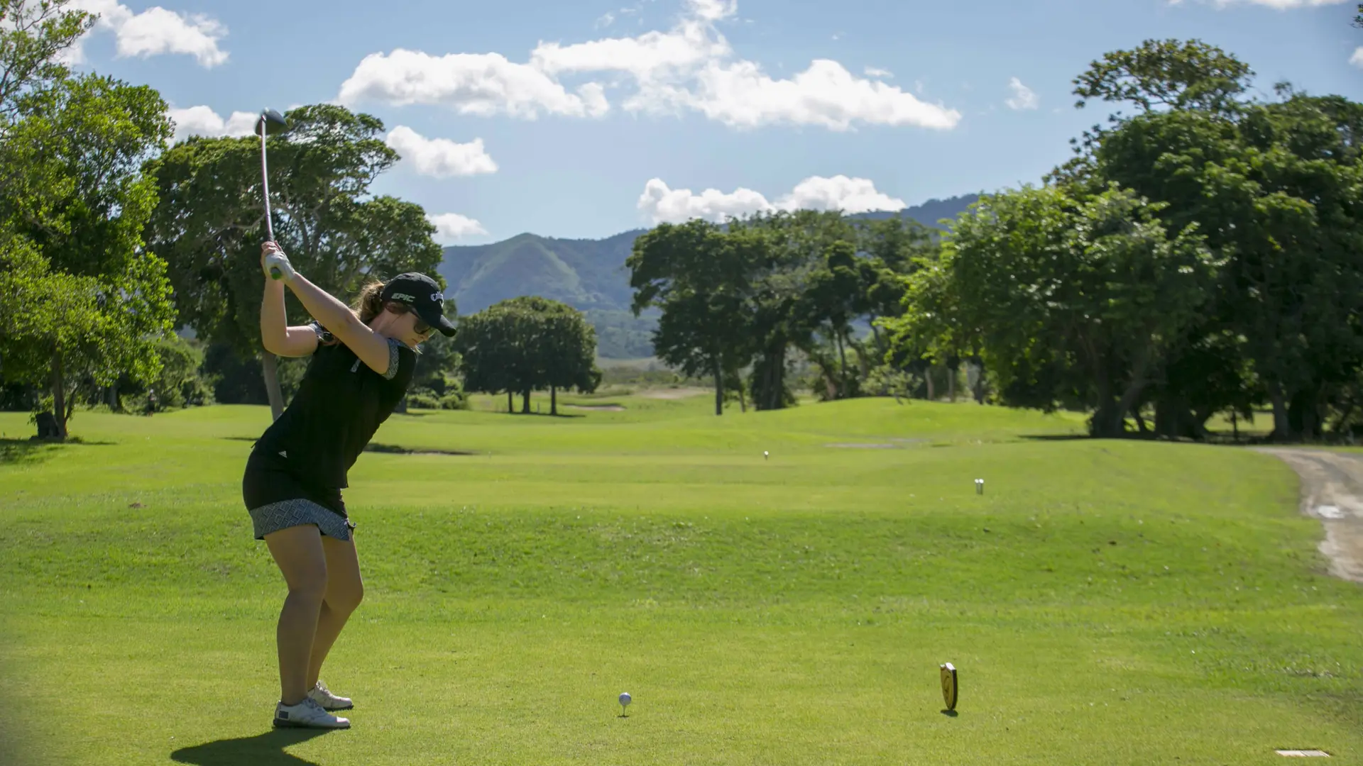 Un joueur de golf