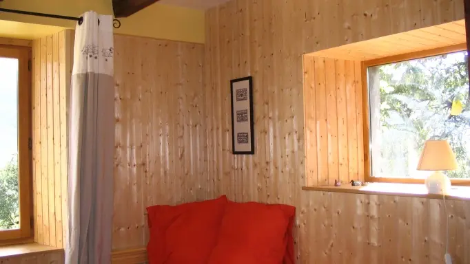 Le Pré de Lamia séjour-chambre