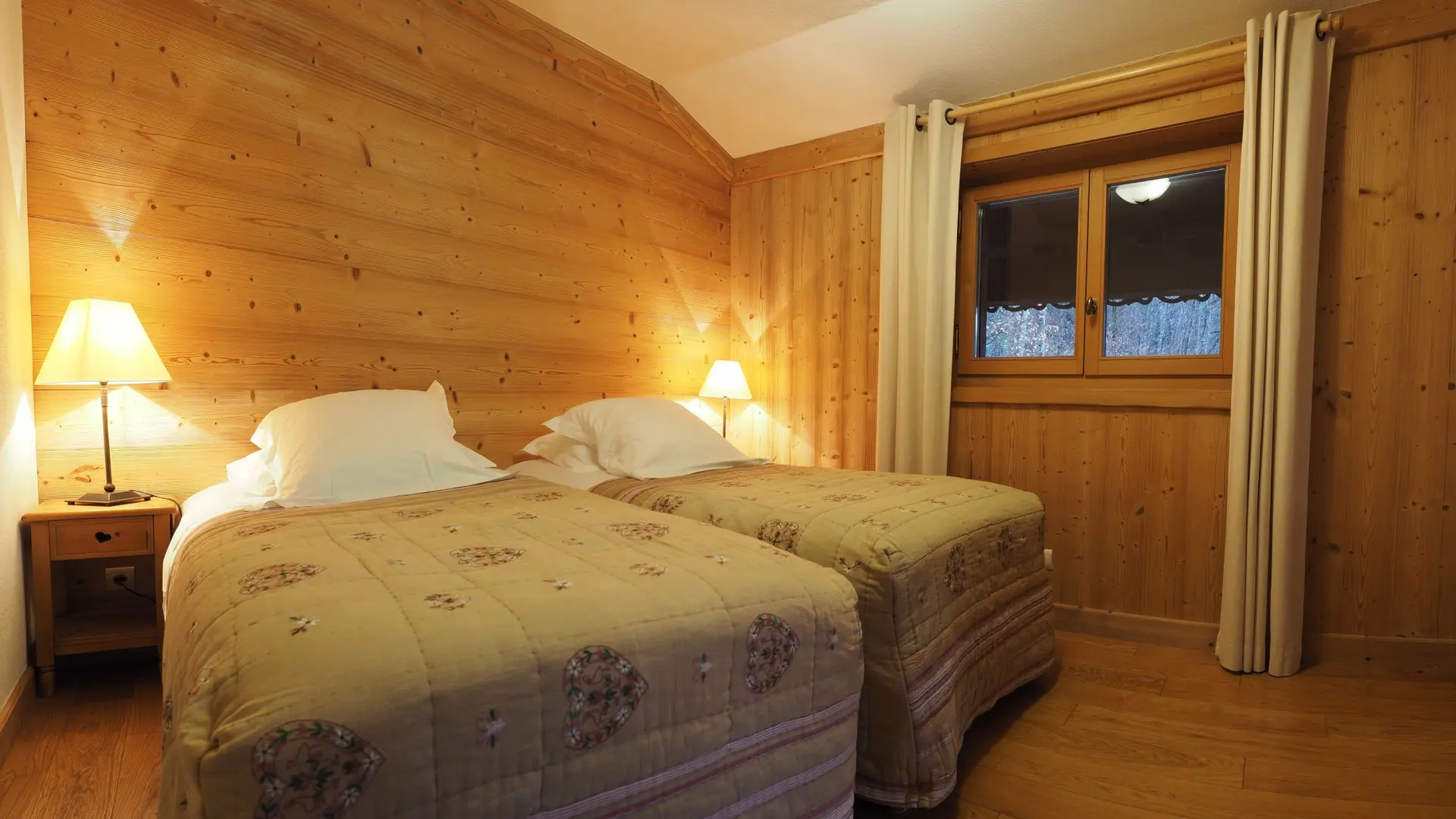 Chambre  lit jumeau - Niveau 1 - Appartement OLYMPIA modifiée