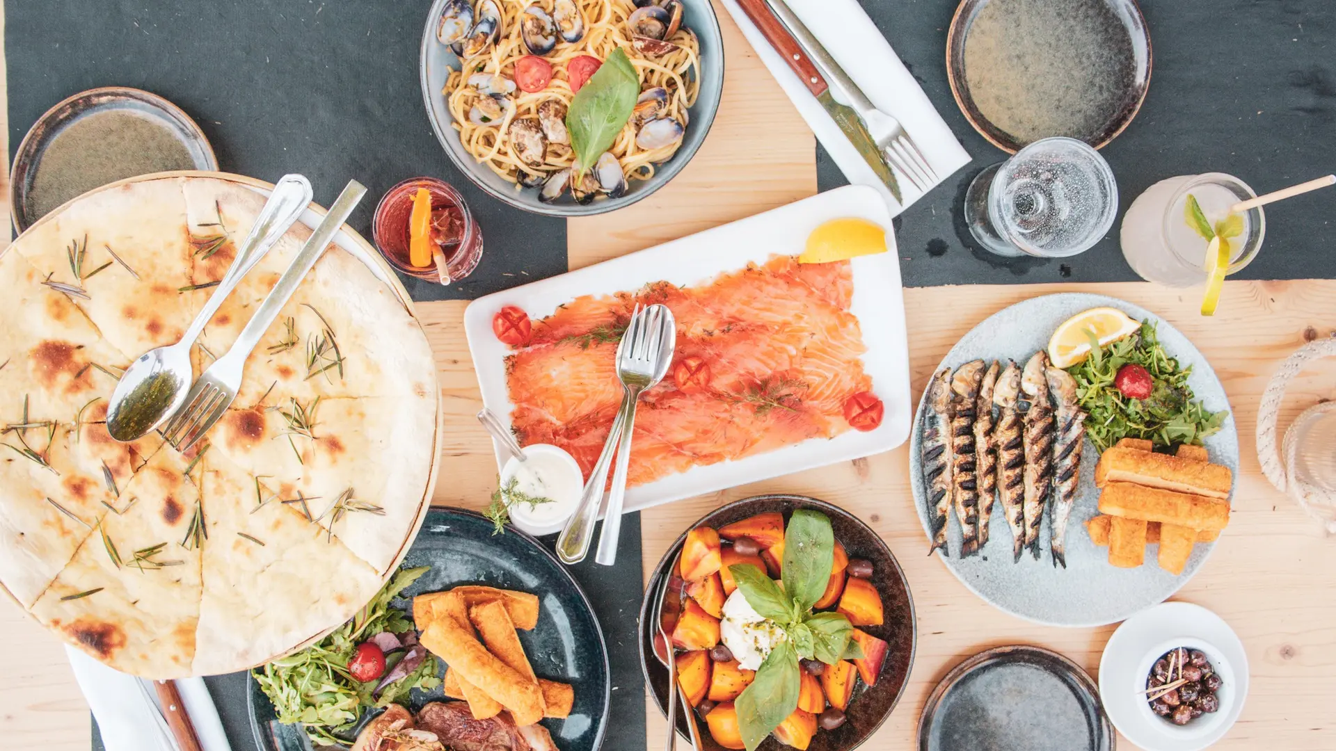 RESTAURANT CONVIVIAL SUR LE PORT