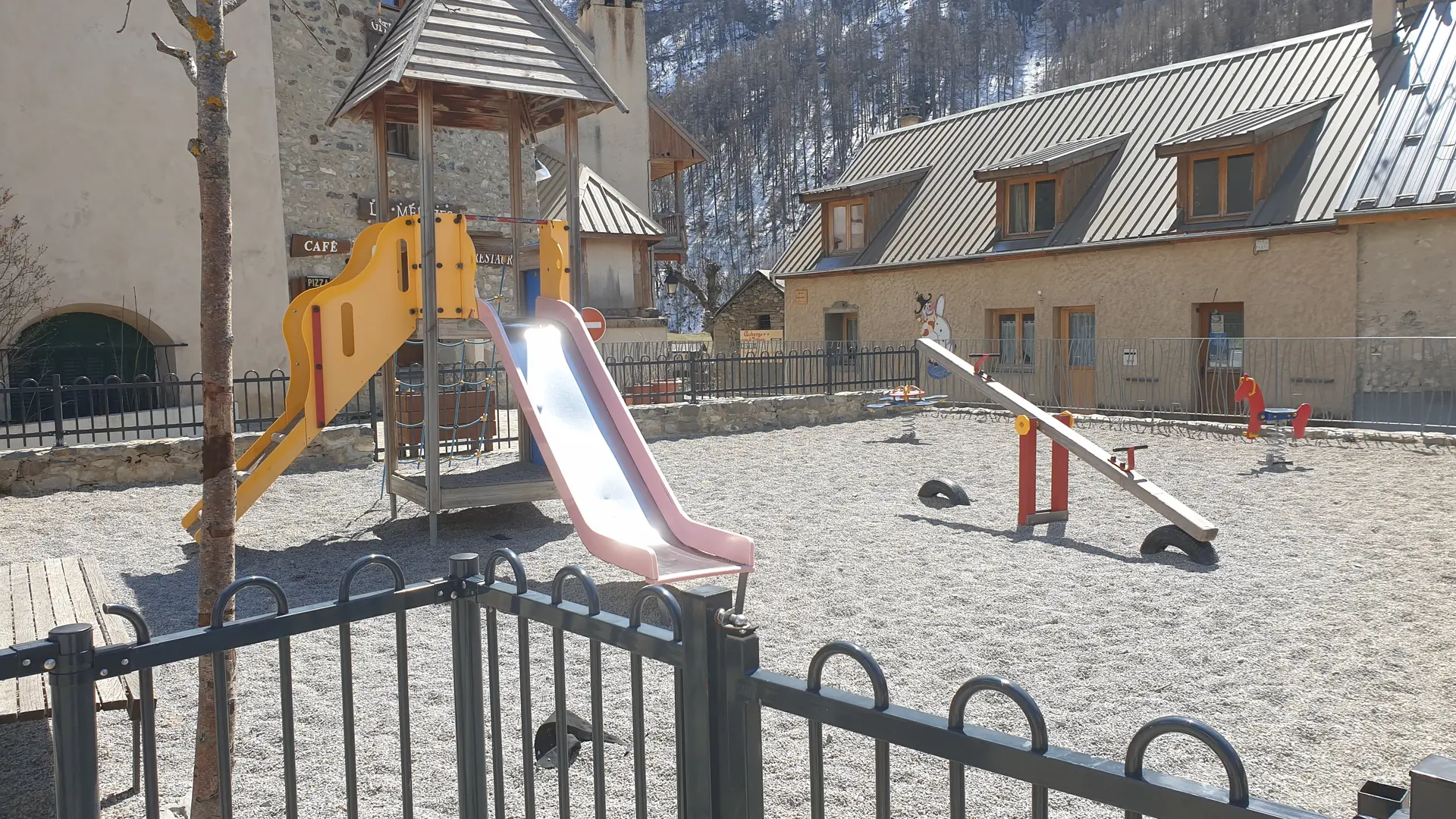 Aire de jeux à Villar d'arène