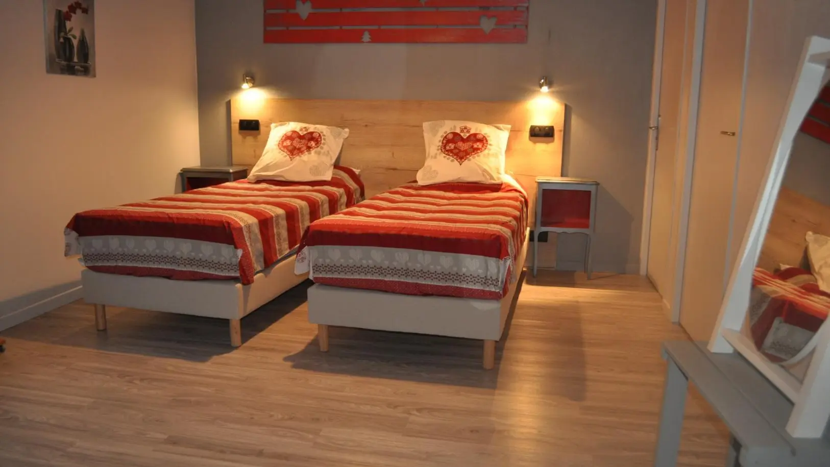 2 lits simples 90 x 200 transformables en 1 lit de 180 x 200