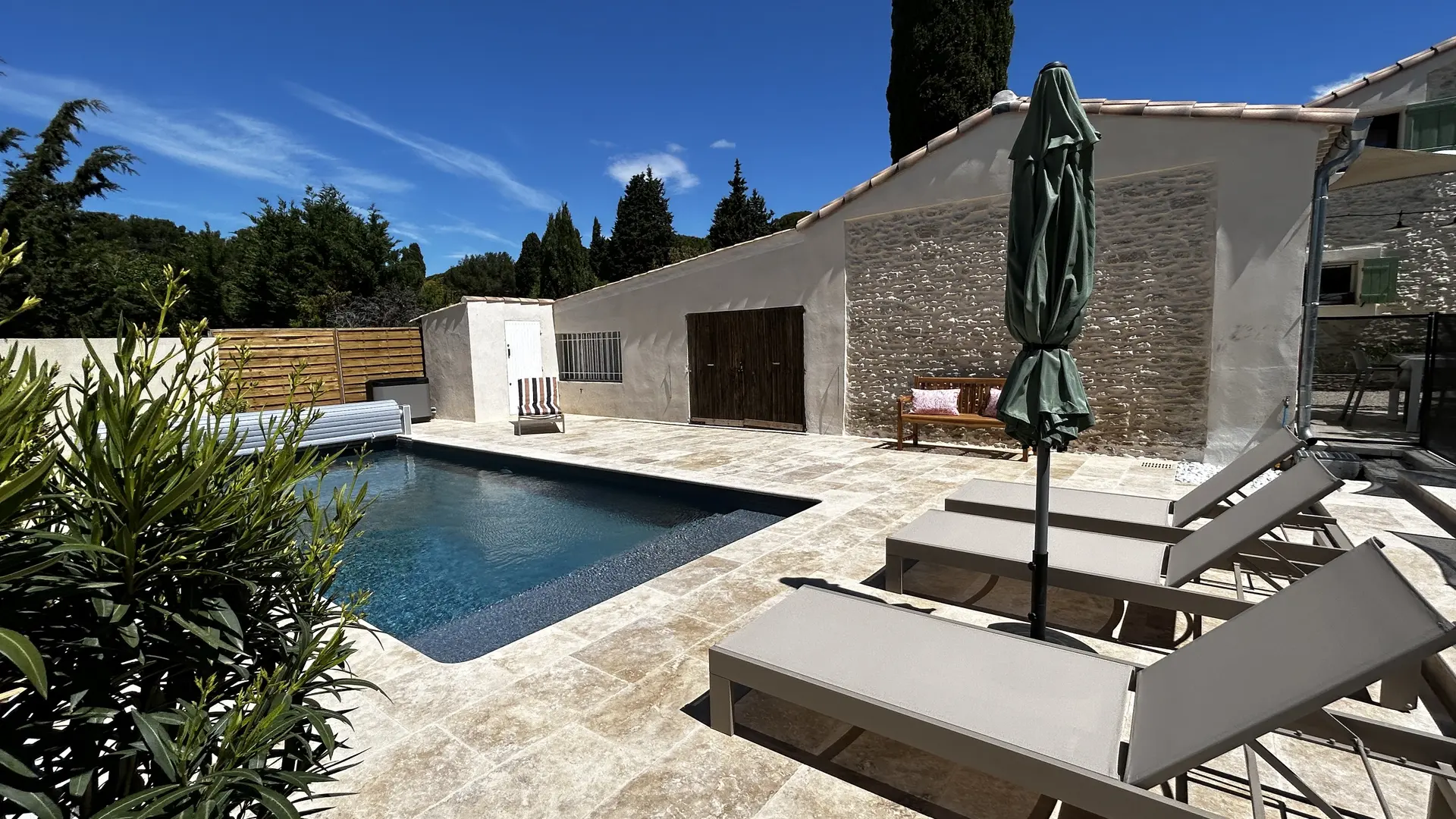 Mas Saint Antoine_L'Isle-sur-la-Sorgue extérieur terrasse piscine