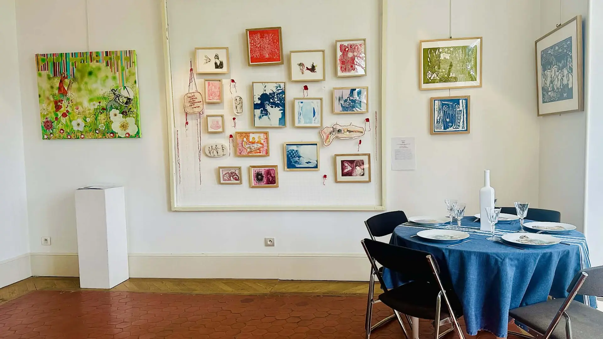 Exposition d'art contemporain féminin 49,6%_Sainte-Maxime