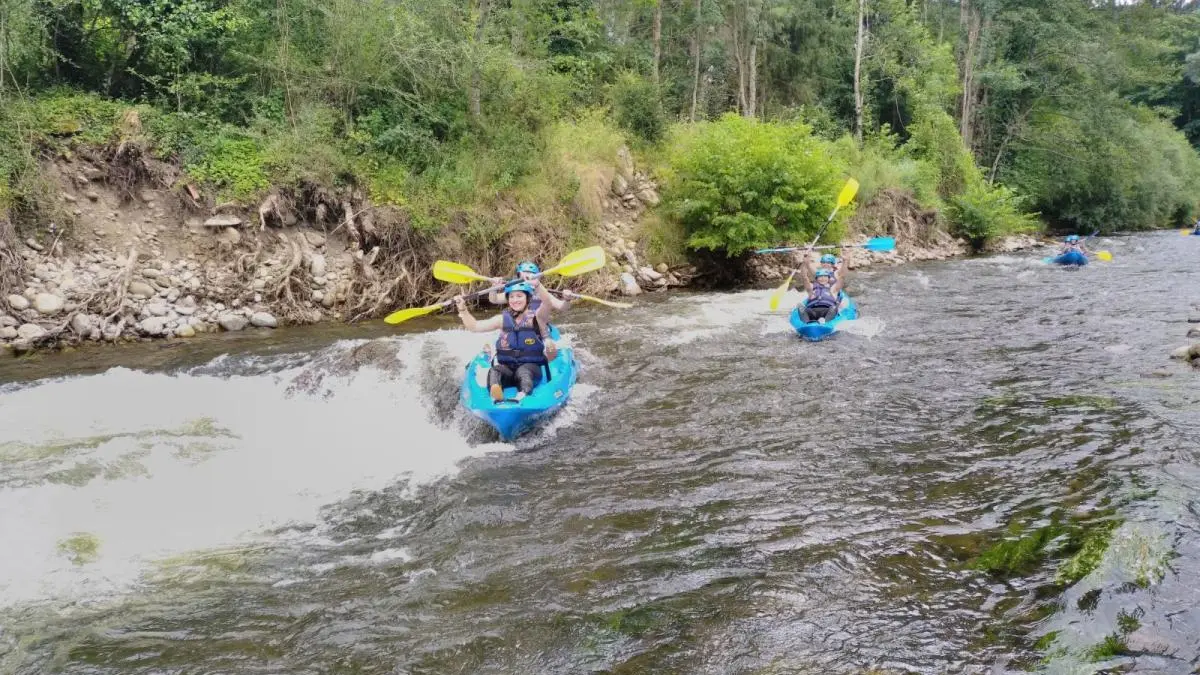 Canoë dans les rapides