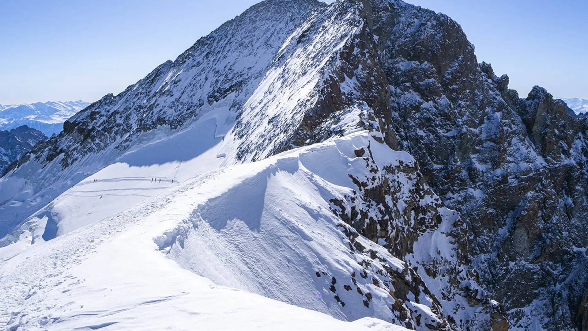 Barre des Écrins depuis le Dôme