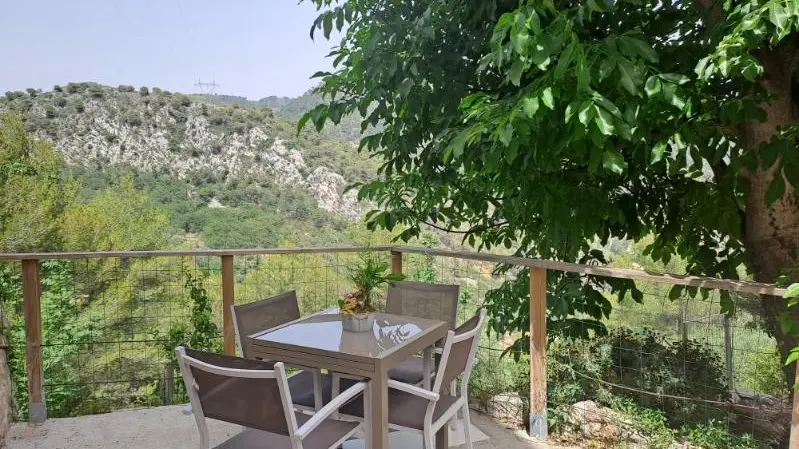 La terrasse coté vue Gîte Luna Estella Gîtes de France Alpes-Maritimes à Tourrette Levens