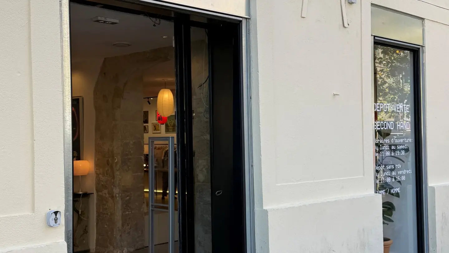 devanture et entrée du commerce