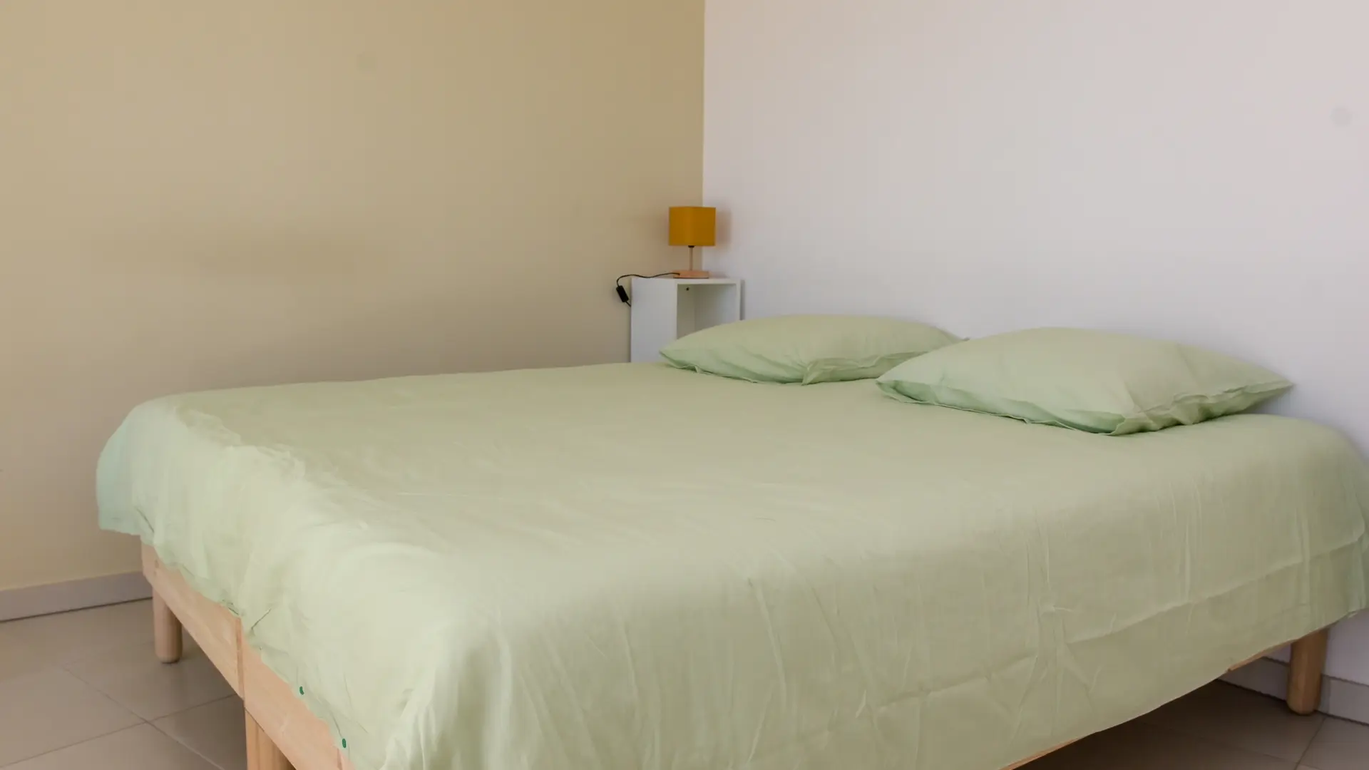 Chambre 2 lits simples joints