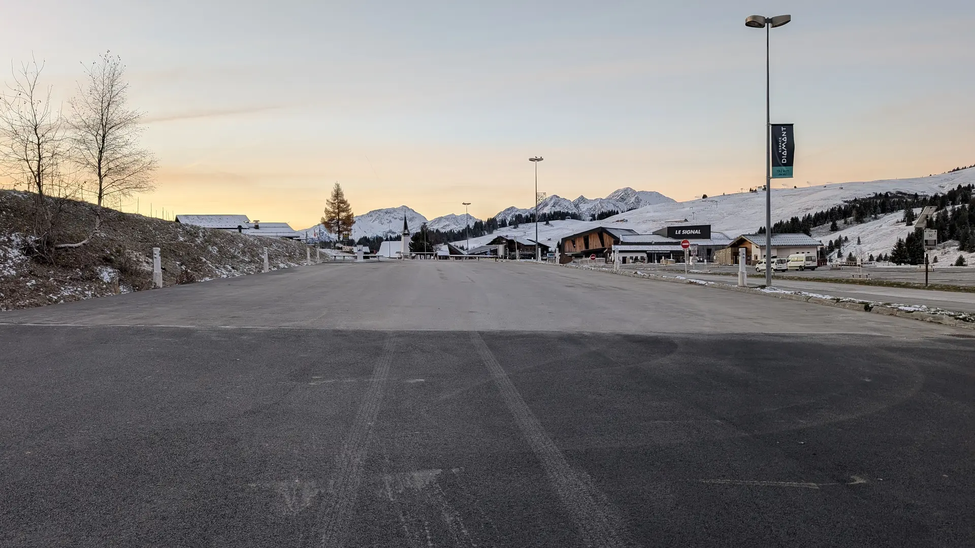 Aire de service du col des Saisies campingcar park