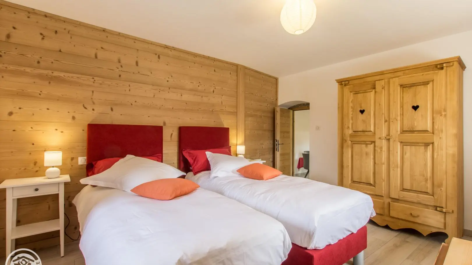 Chambre 2 en configuration lits simples (2 x 80cm)