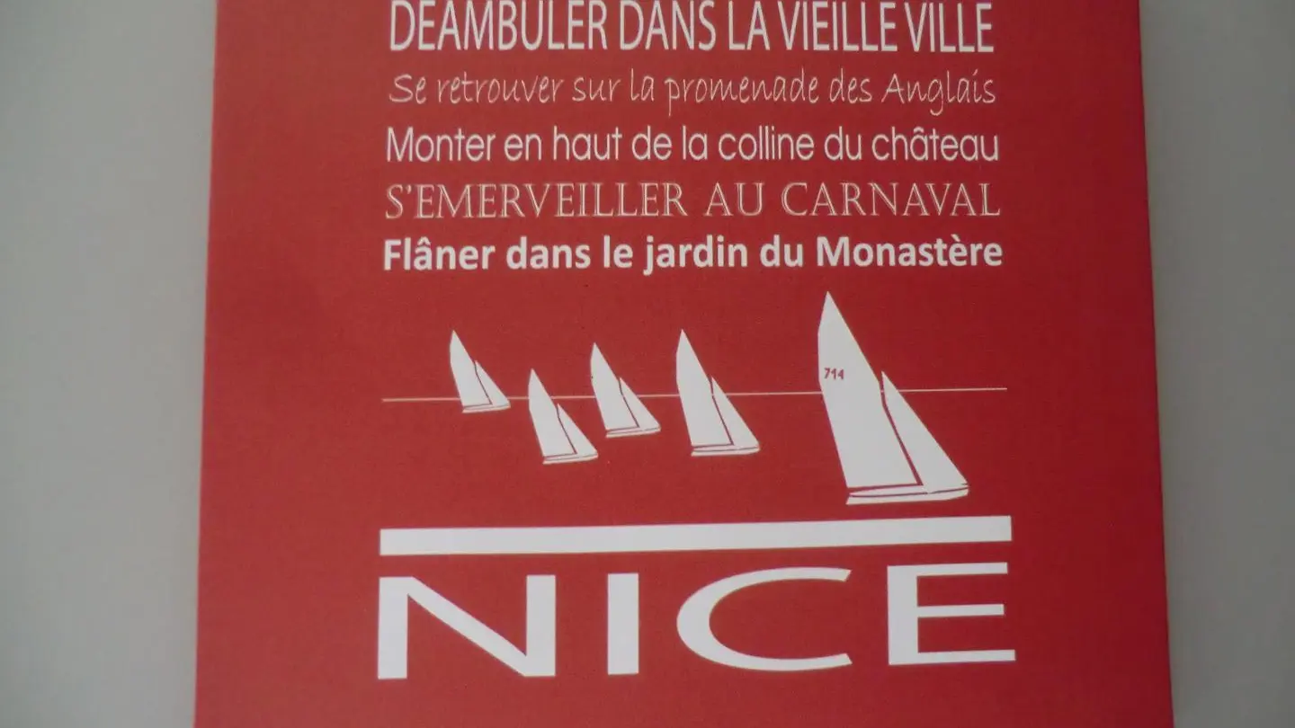 A faire absolument, la vieille ville,la colline du château, salaya,le port.....