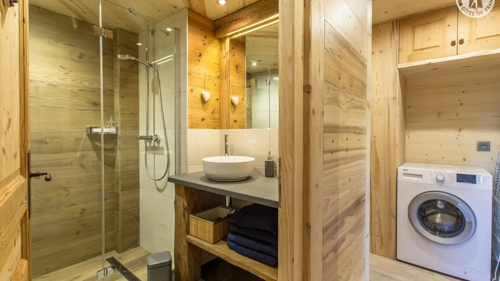 Salle d'eau avec douche à l'italienne