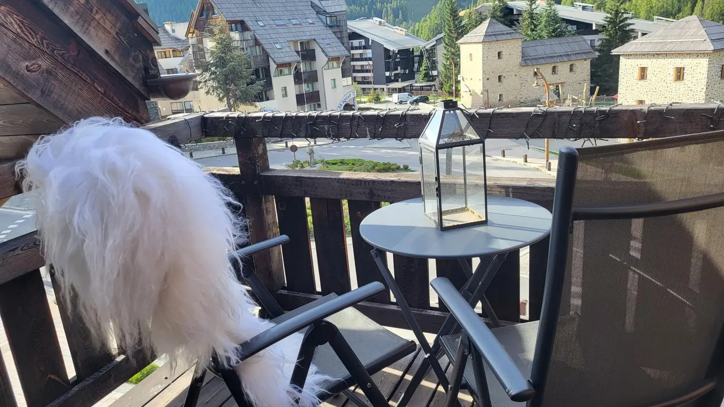 Gîte Monde des neiges-Terrasse-Auron-Gîtes de France des Alpes-Maritimes