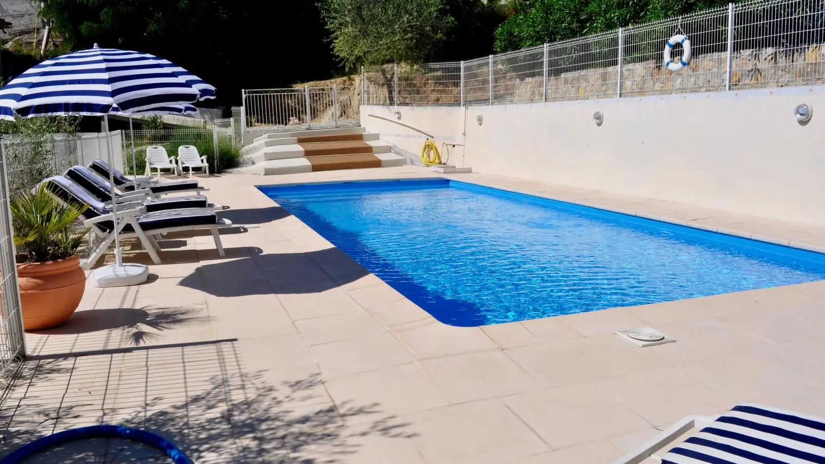 Piscine Gîte Le Mimosa Gîtes de France Côte d'Azur Alpes-Maritimes à Bendejun