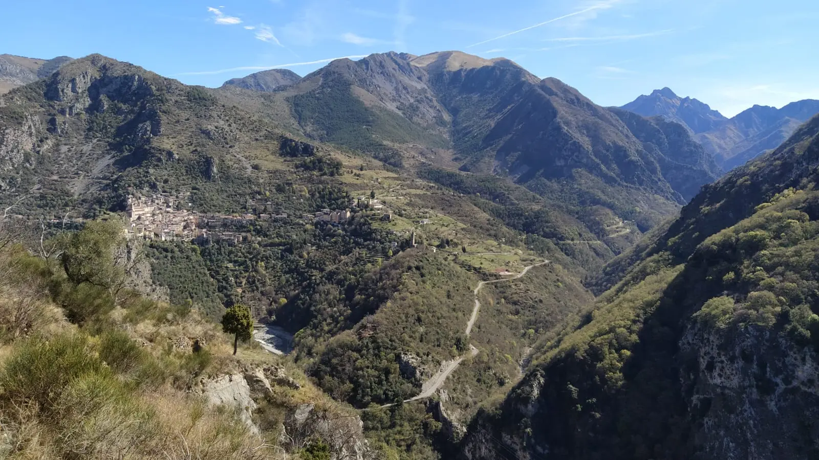 Sentier de Paspus vue vallon de la Bendola et mont Torrage