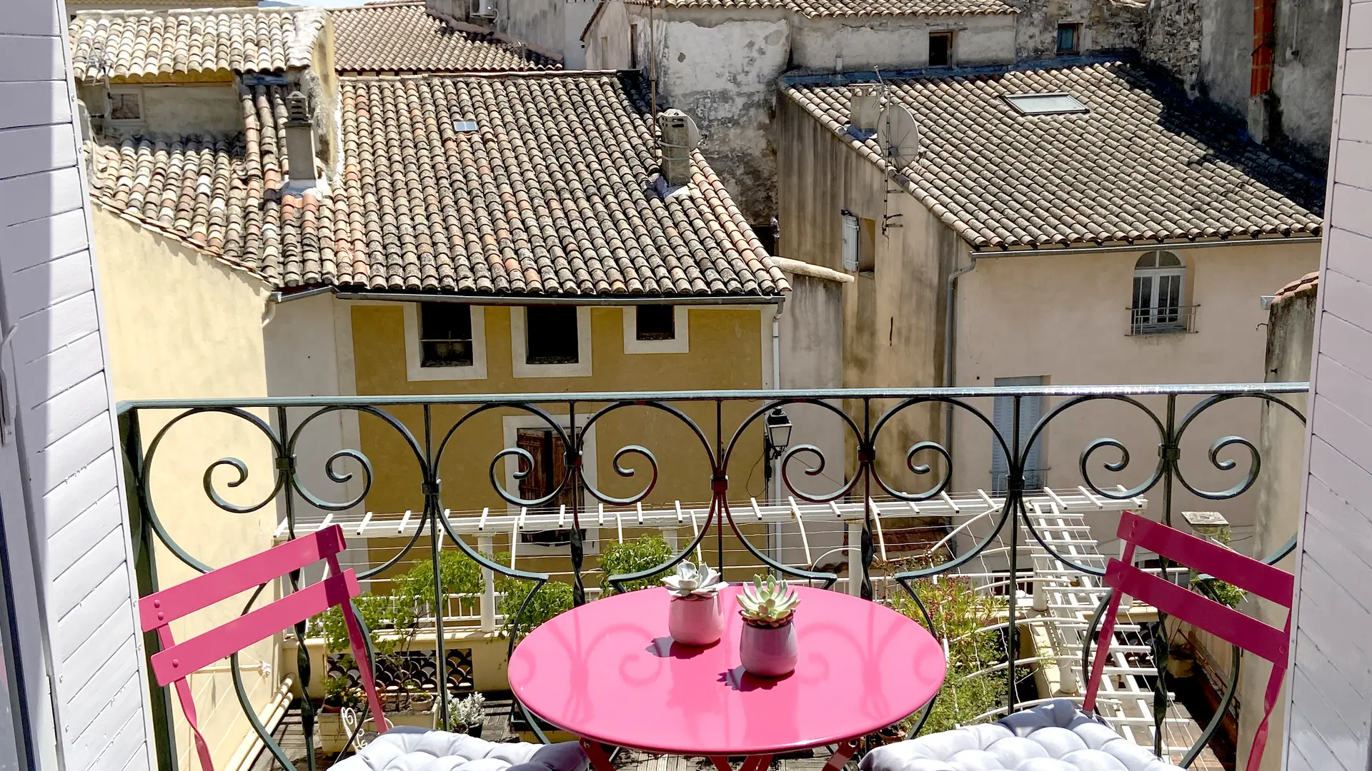 Yolaine et Marcel_L'Isle-sur-la-Sorgue terrasse balcan