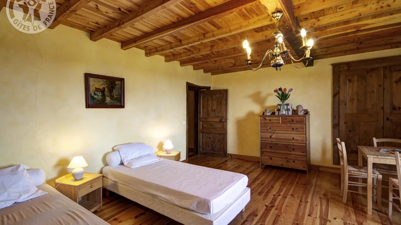 Chambre 5 avec 3 lits 90