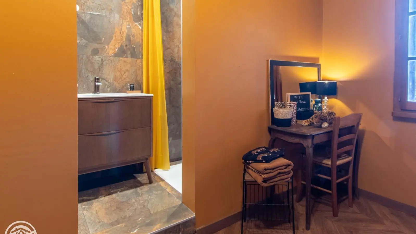 Chambre 1 et salle d'eau privative