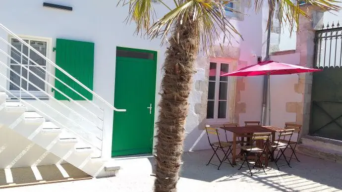 Entrance to Le Chai holiday cottage