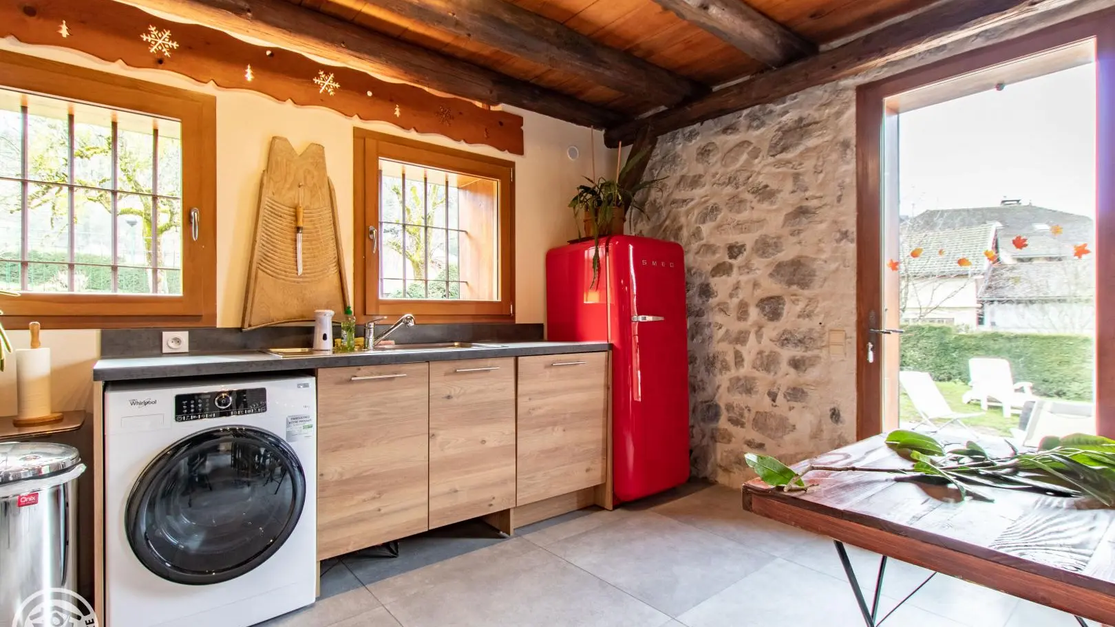 Cuisine et accès terrasse