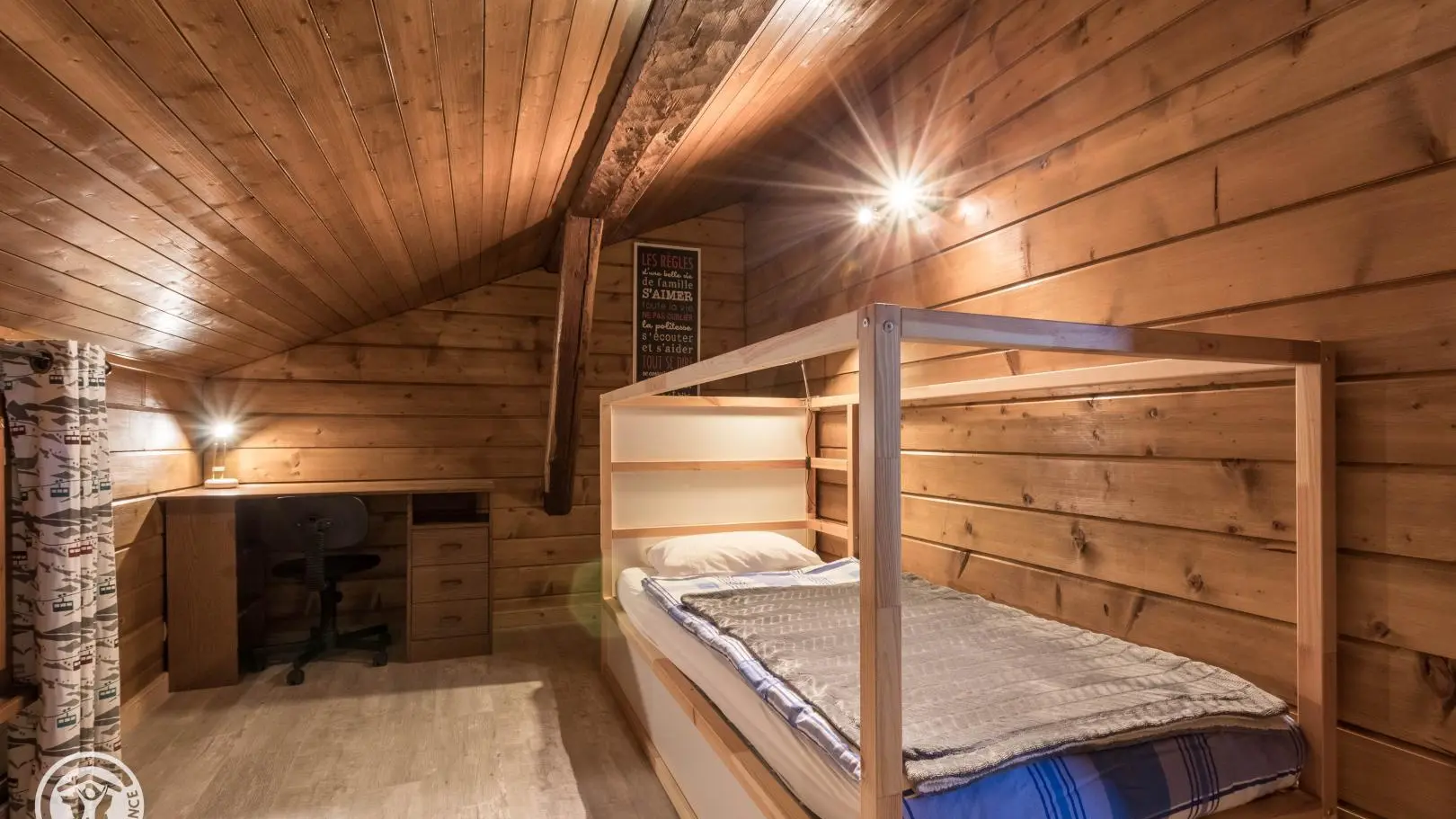 Coin montagne attenant à la  chambre 1 avec lit 90x200