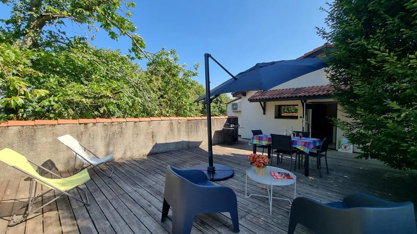 Terrasse privative du gîte.