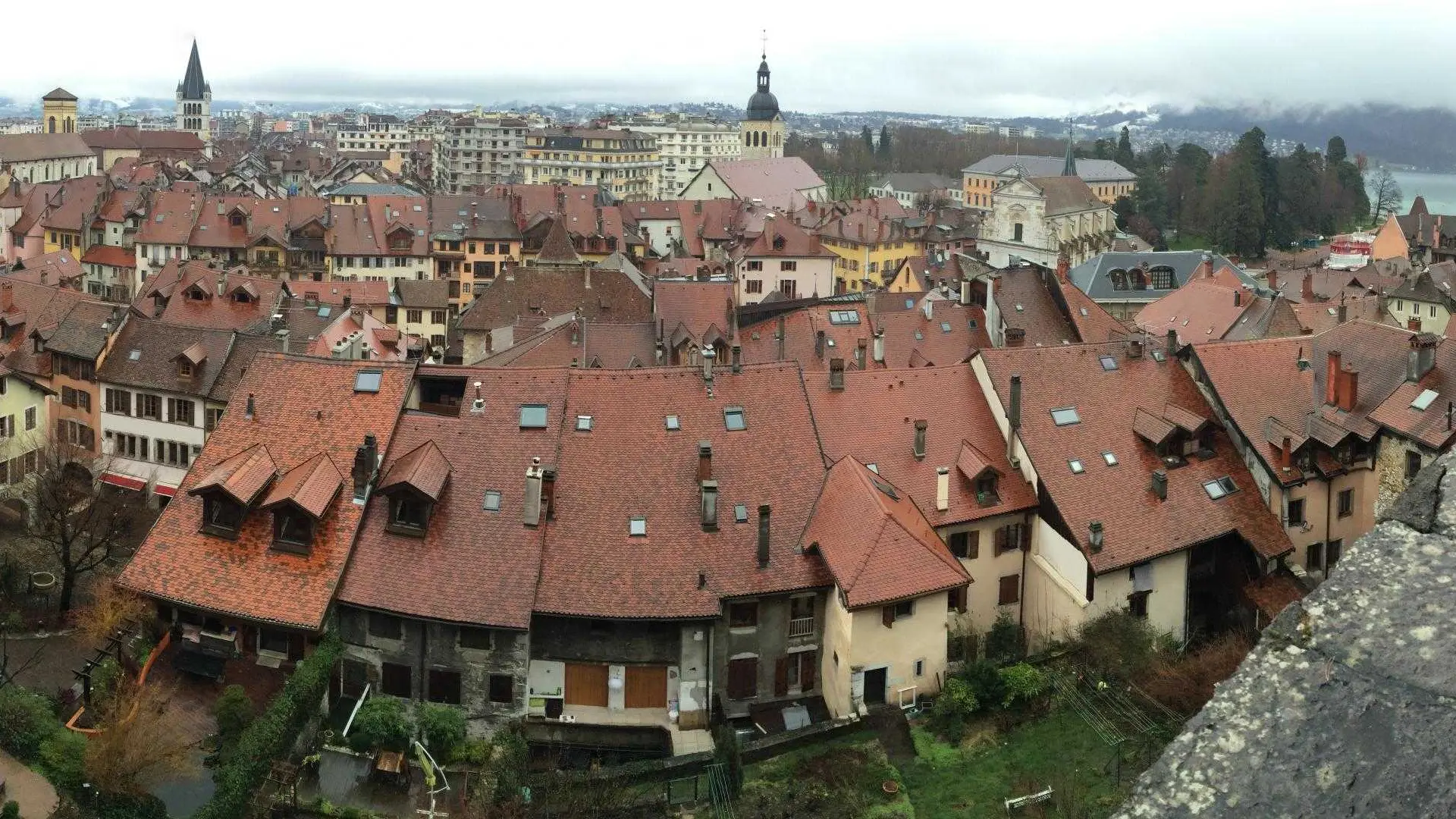 Saurez-vous reconnaître l'emplacement de notre gîte ? Indice : couleur jaune !
